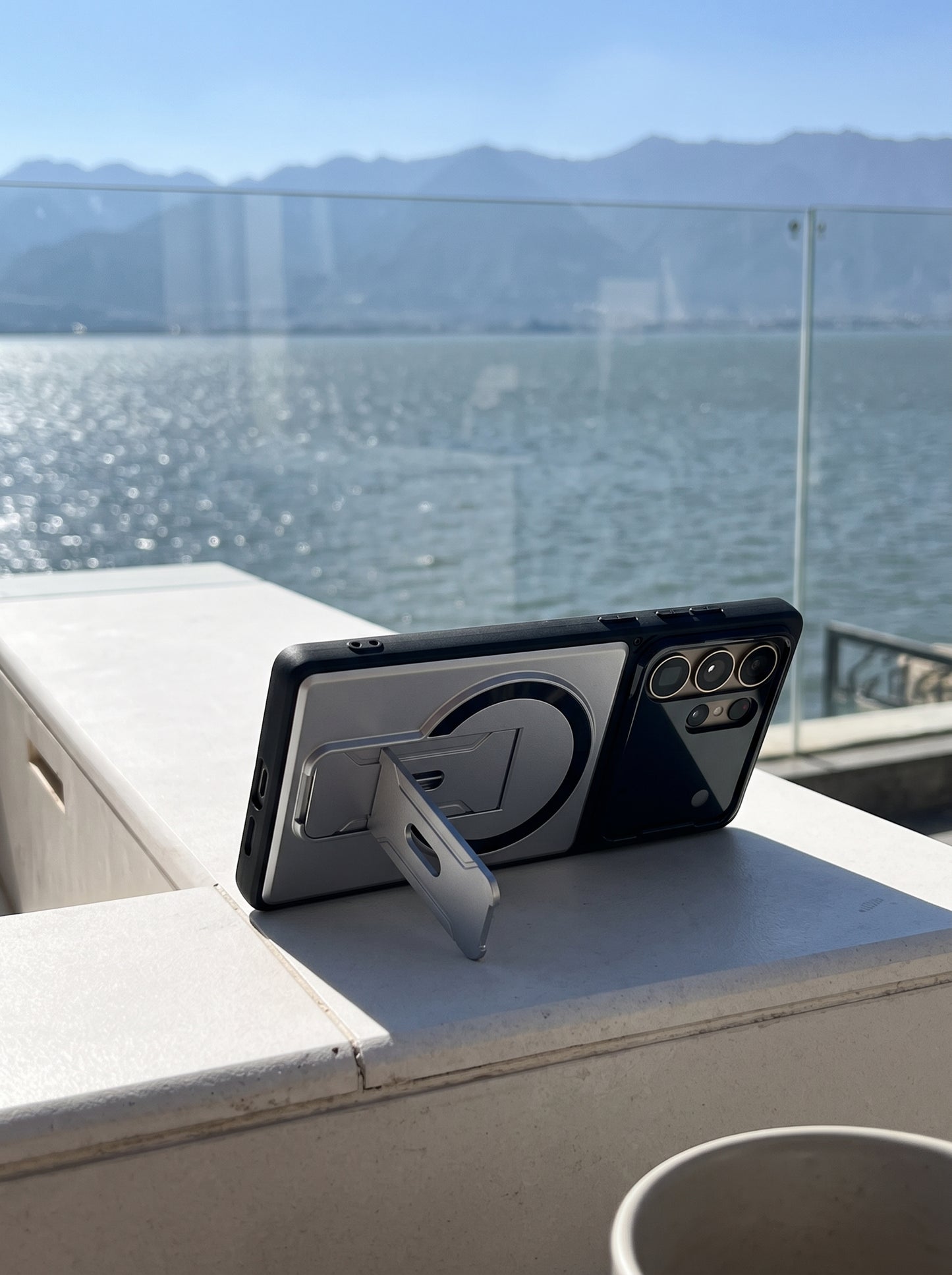 Zephrio Magnetic Case with Invisible Stand